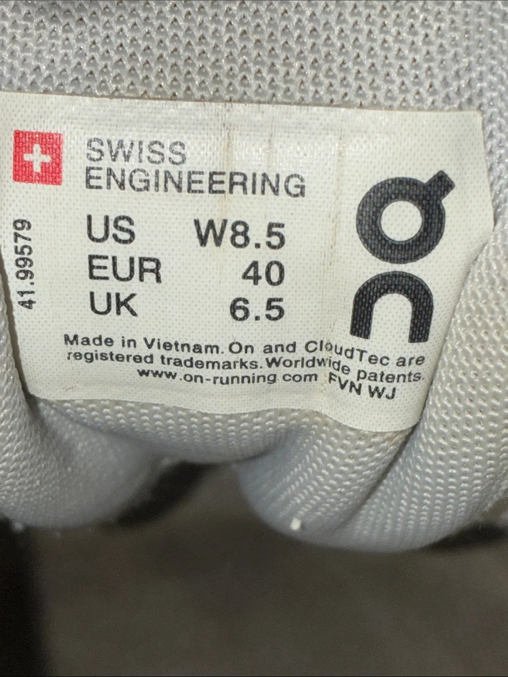 On Running lace modern